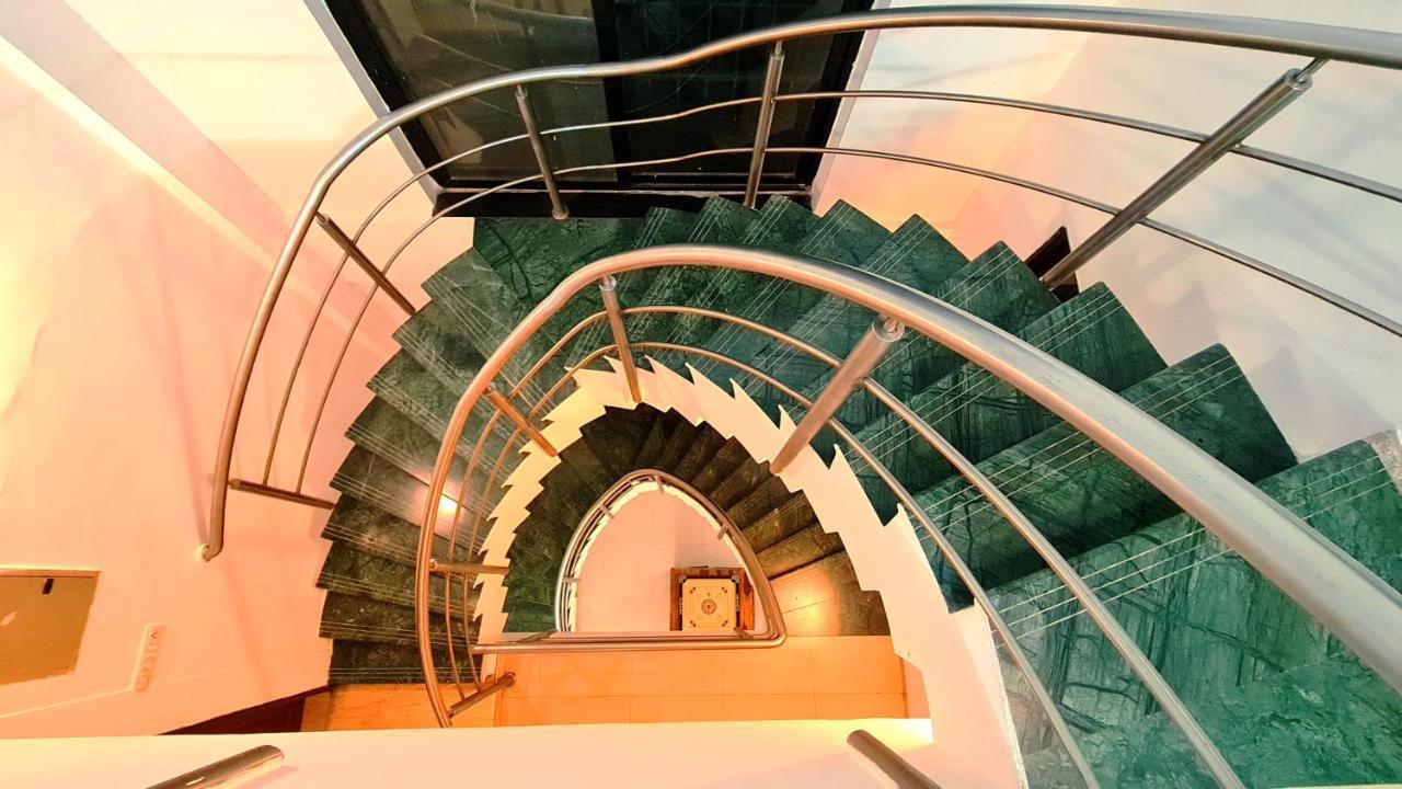 Lifespace- Spacious Hostel In A Luxurious Villa Púna Kültér fotó